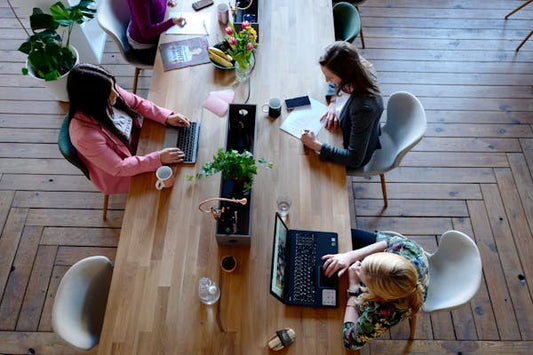 Koffie tijdens werk: je beste bondgenoot voor productiviteit?